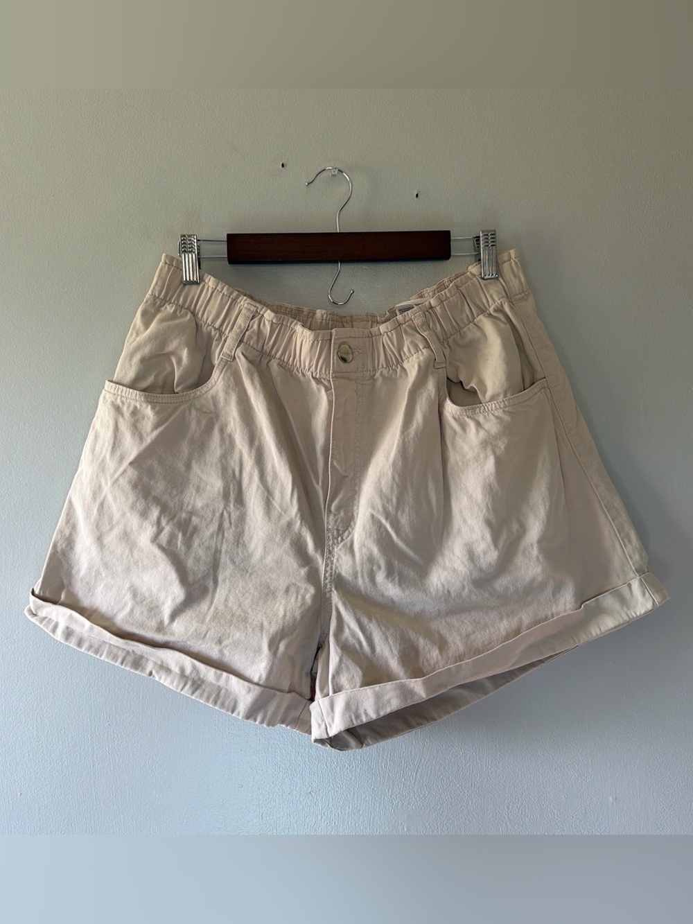 H&M High-Waist Cream Casual Shorts